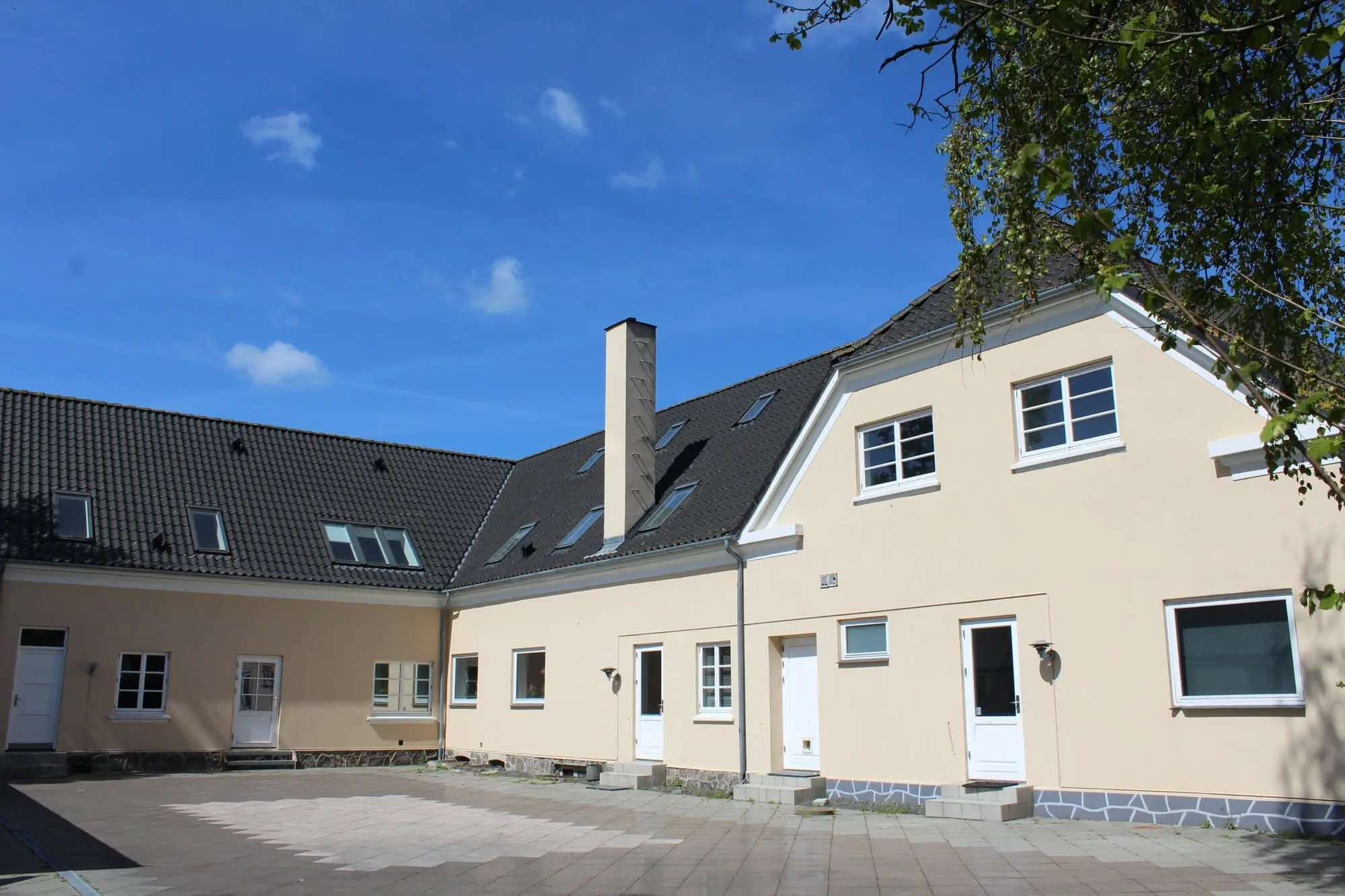 Gårdspladsen mellem BeNears bygninger
